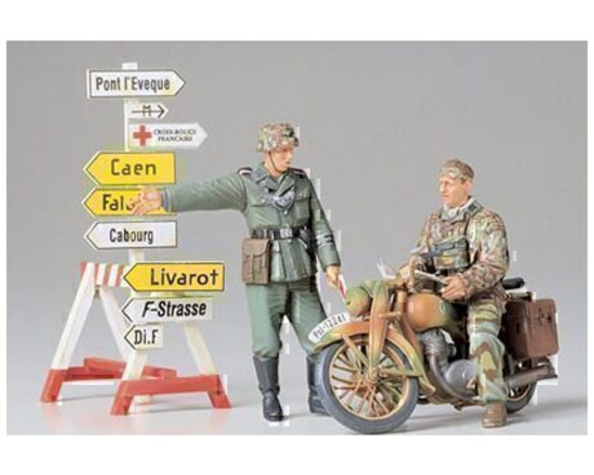 1/35 German Motorcycle Orderly Set Model Kit photo
